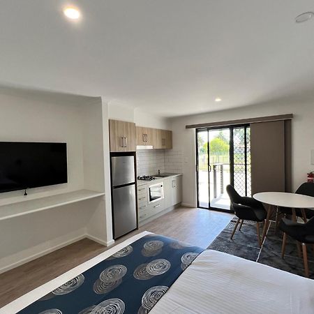Отель Adelaide Brownhill Creek Tourist Park Экстерьер фото