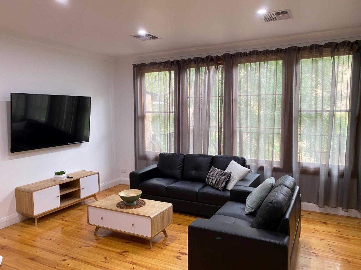Отель Adelaide Brownhill Creek Tourist Park Экстерьер фото
