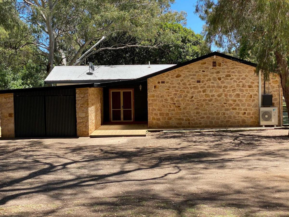 Отель Adelaide Brownhill Creek Tourist Park Экстерьер фото