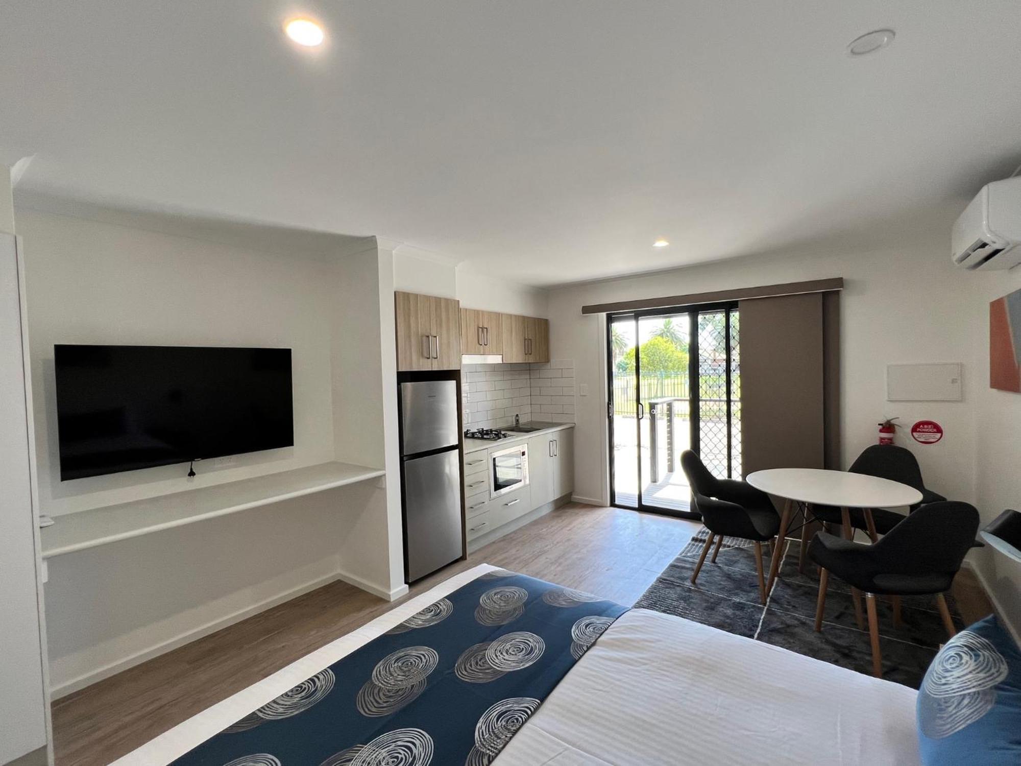 Отель Adelaide Brownhill Creek Tourist Park Экстерьер фото