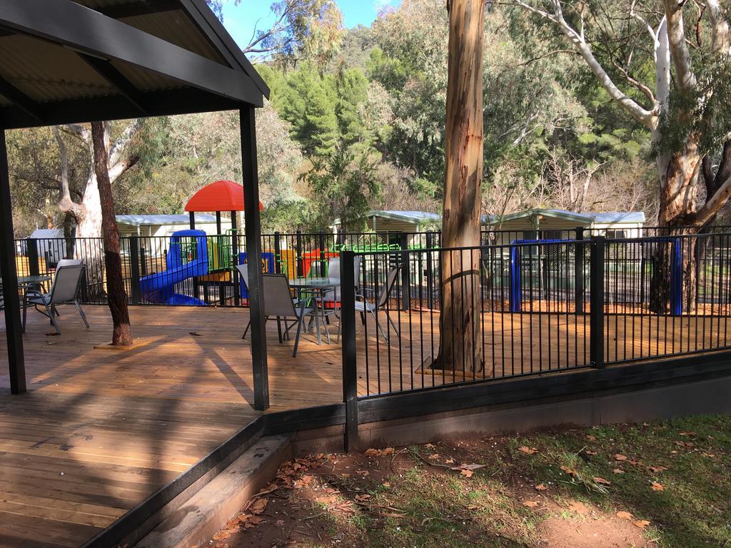Отель Adelaide Brownhill Creek Tourist Park Экстерьер фото