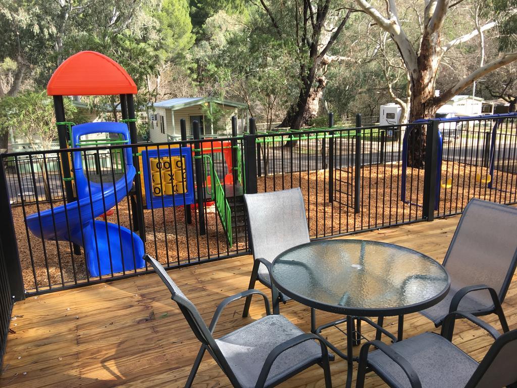 Отель Adelaide Brownhill Creek Tourist Park Экстерьер фото