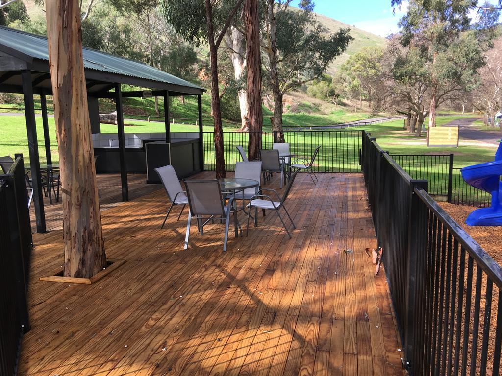 Отель Adelaide Brownhill Creek Tourist Park Экстерьер фото