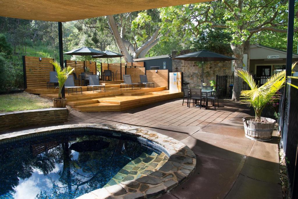 Отель Adelaide Brownhill Creek Tourist Park Экстерьер фото