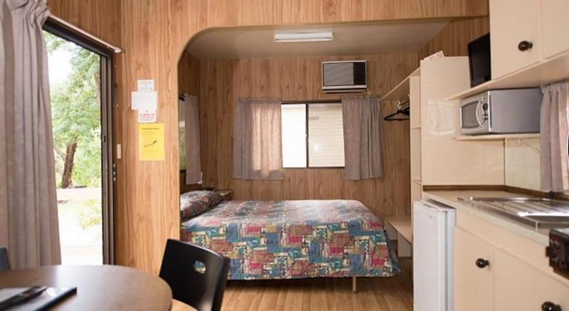 Отель Adelaide Brownhill Creek Tourist Park Экстерьер фото