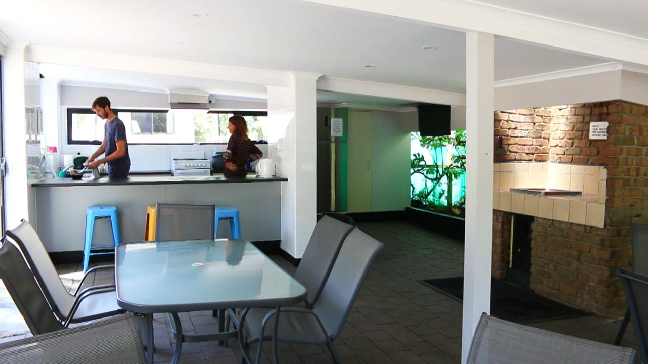 Отель Adelaide Brownhill Creek Tourist Park Экстерьер фото
