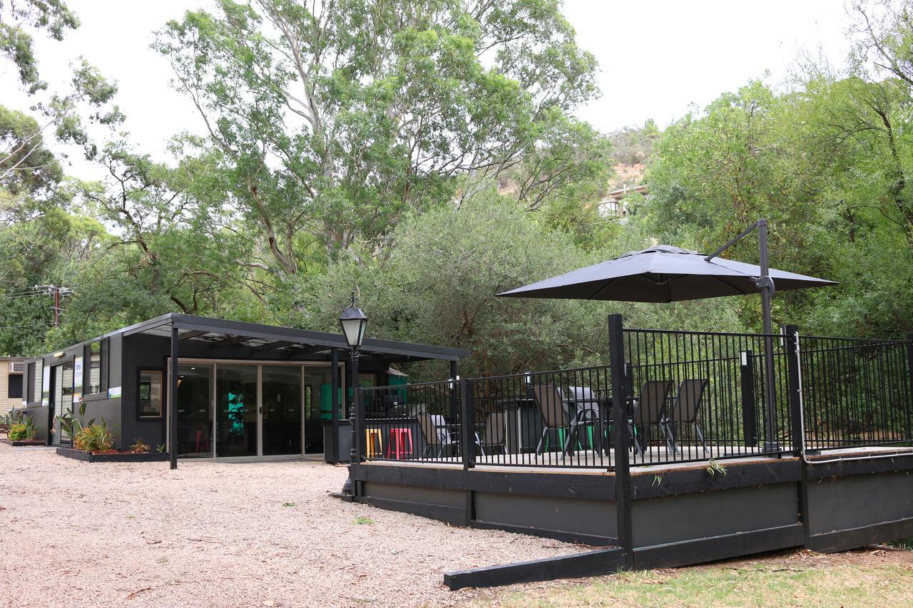 Отель Adelaide Brownhill Creek Tourist Park Экстерьер фото
