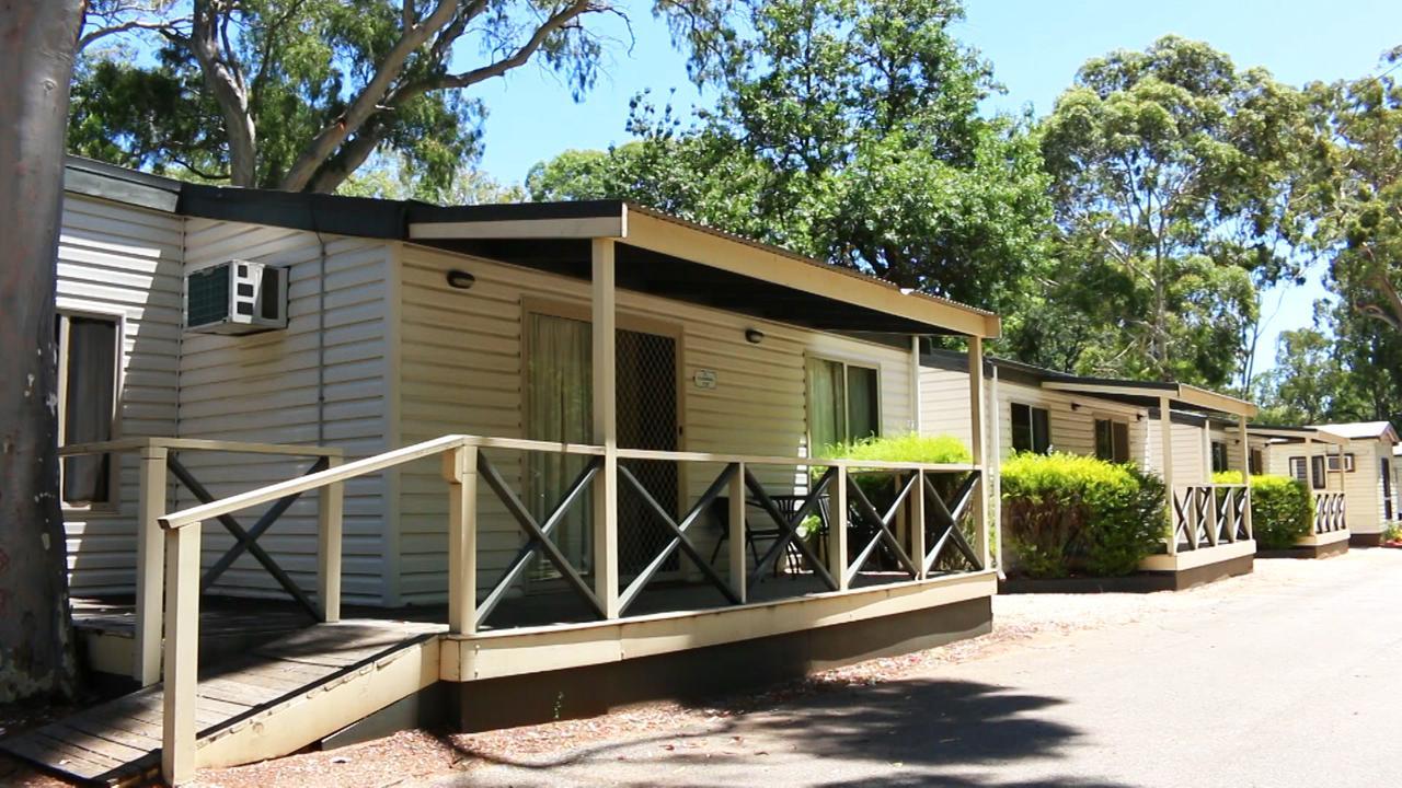 Отель Adelaide Brownhill Creek Tourist Park Экстерьер фото