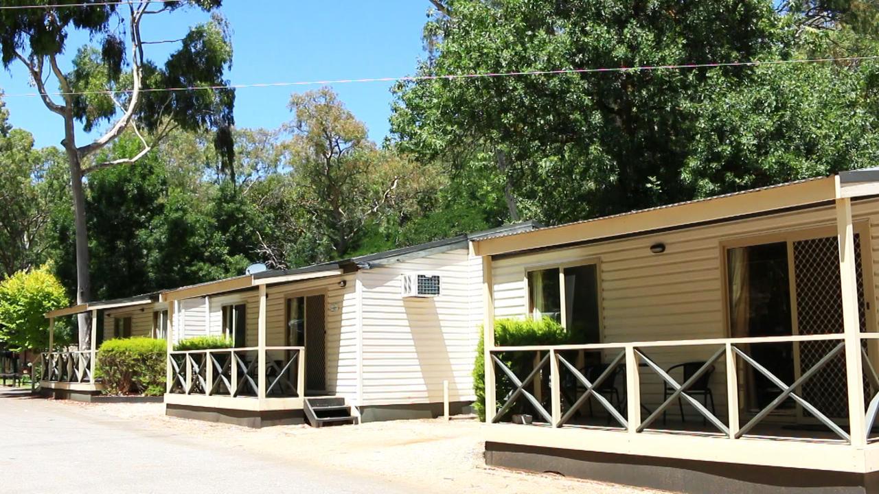 Отель Adelaide Brownhill Creek Tourist Park Экстерьер фото