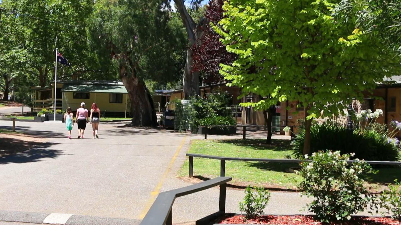 Отель Adelaide Brownhill Creek Tourist Park Экстерьер фото