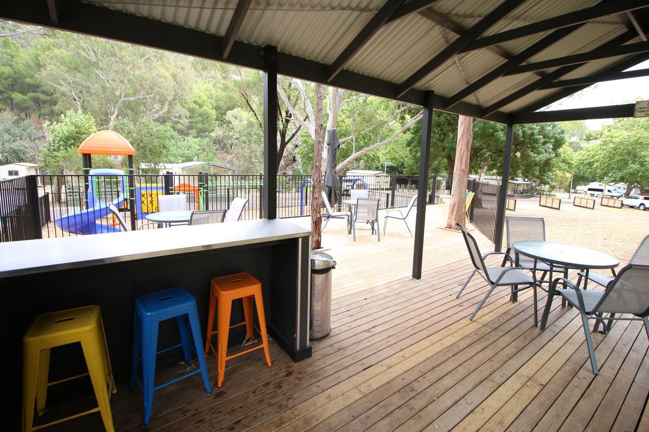 Отель Adelaide Brownhill Creek Tourist Park Экстерьер фото