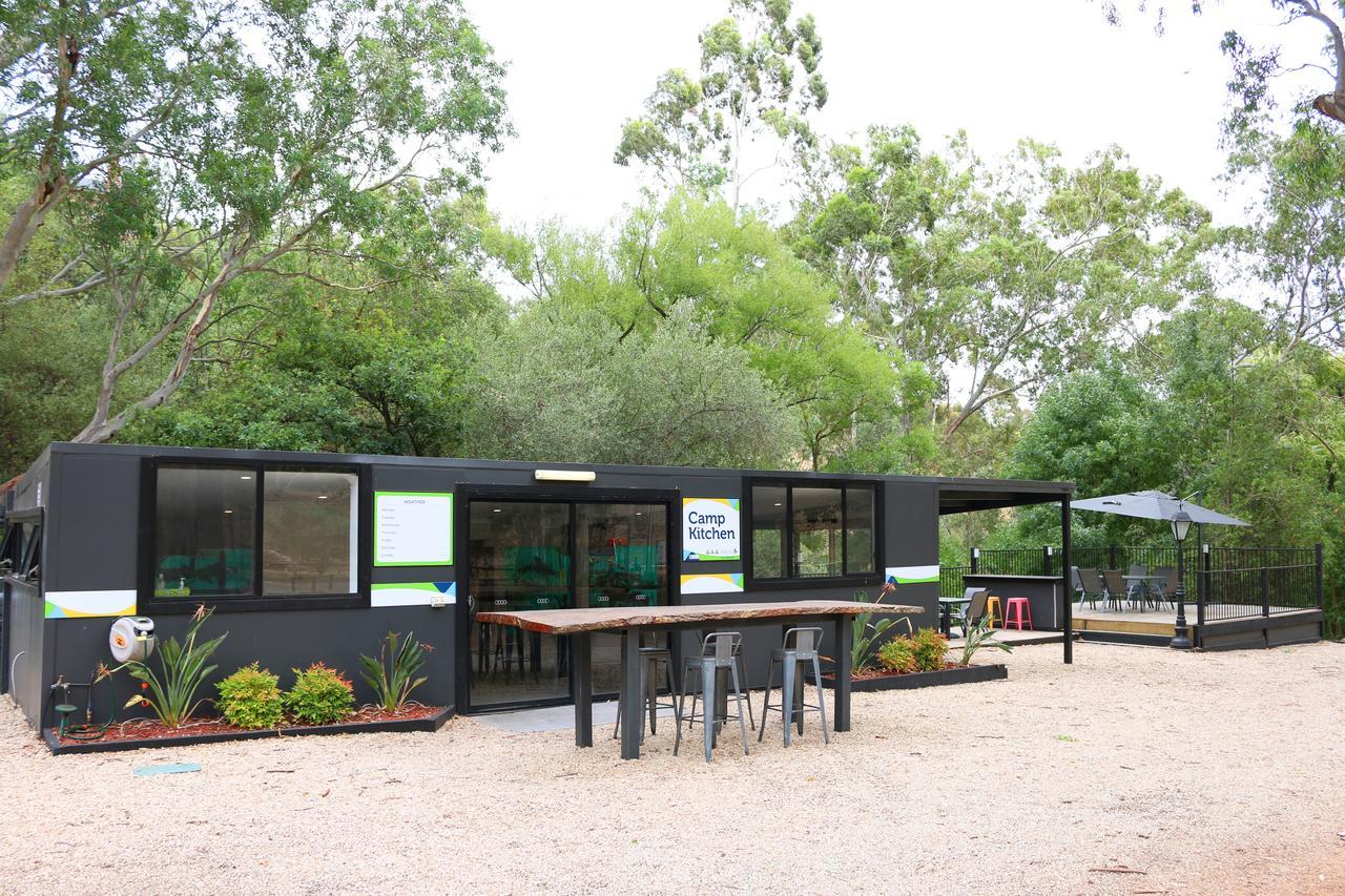 Отель Adelaide Brownhill Creek Tourist Park Экстерьер фото
