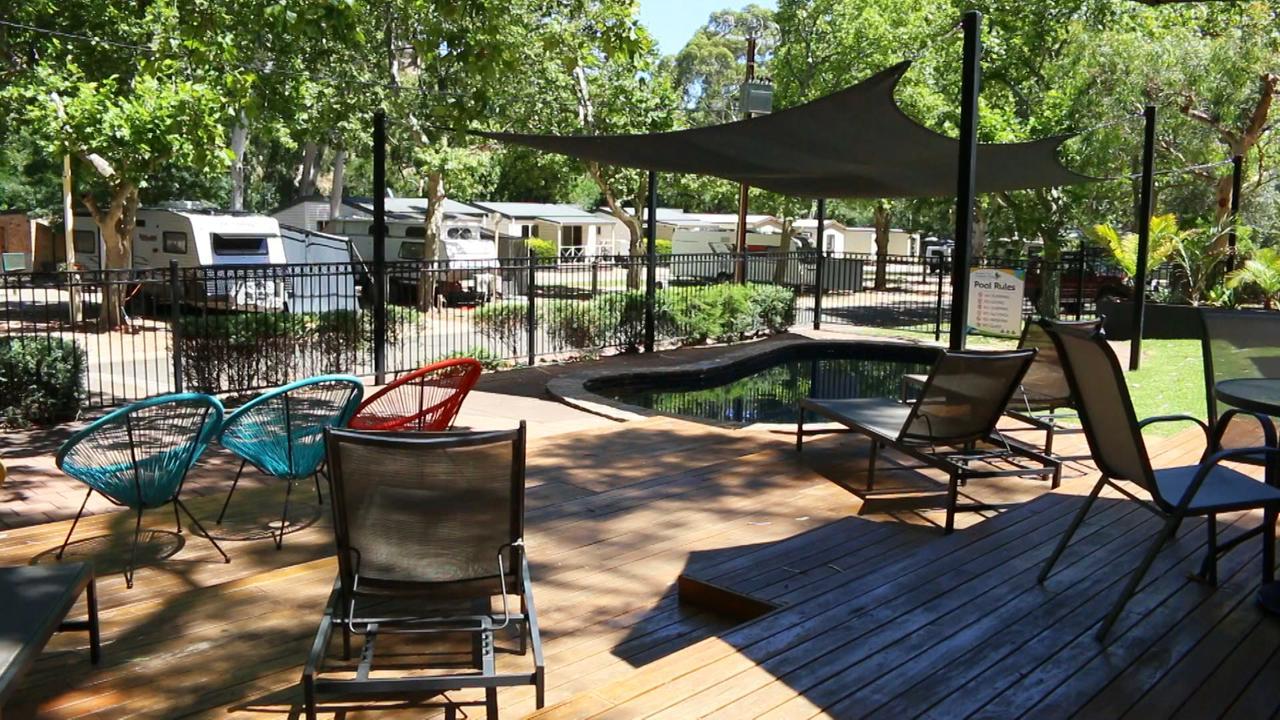 Отель Adelaide Brownhill Creek Tourist Park Экстерьер фото
