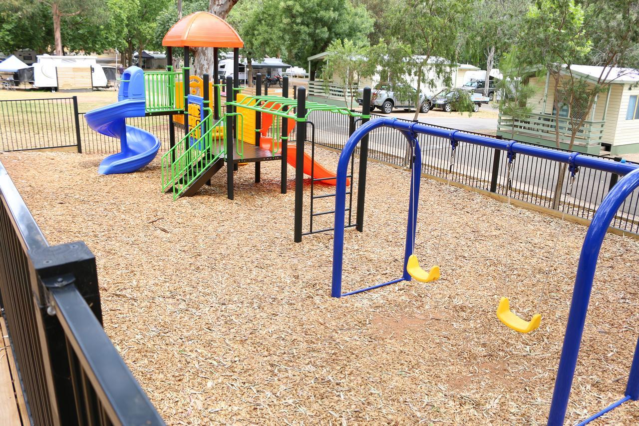 Отель Adelaide Brownhill Creek Tourist Park Экстерьер фото