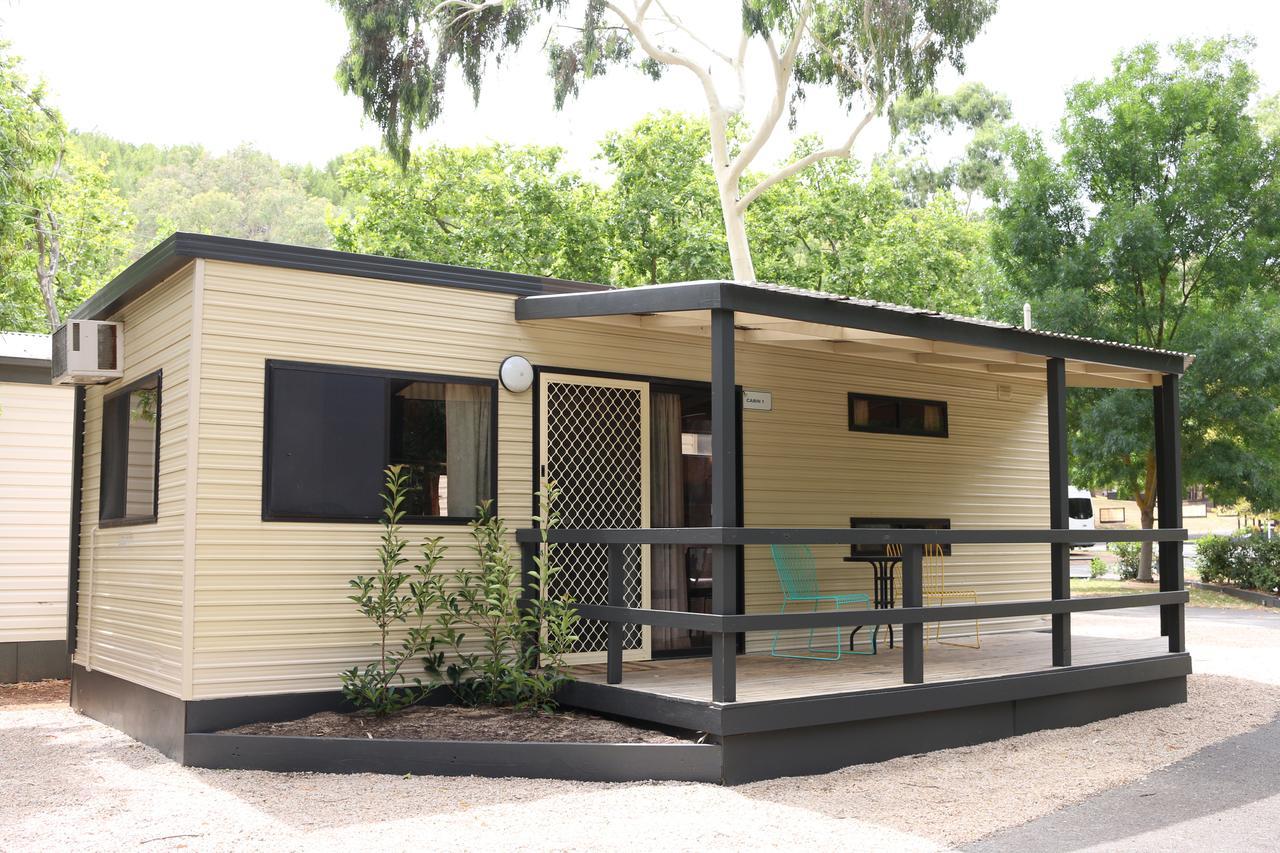 Отель Adelaide Brownhill Creek Tourist Park Экстерьер фото