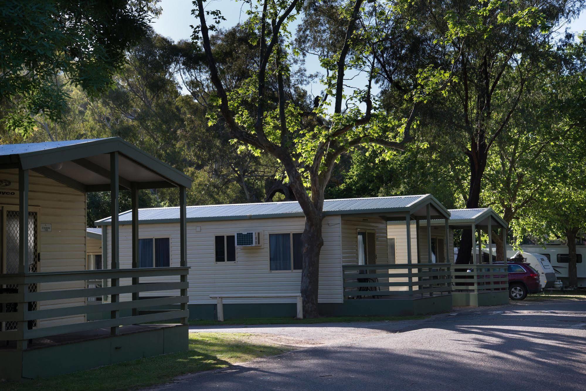 Отель Adelaide Brownhill Creek Tourist Park Экстерьер фото