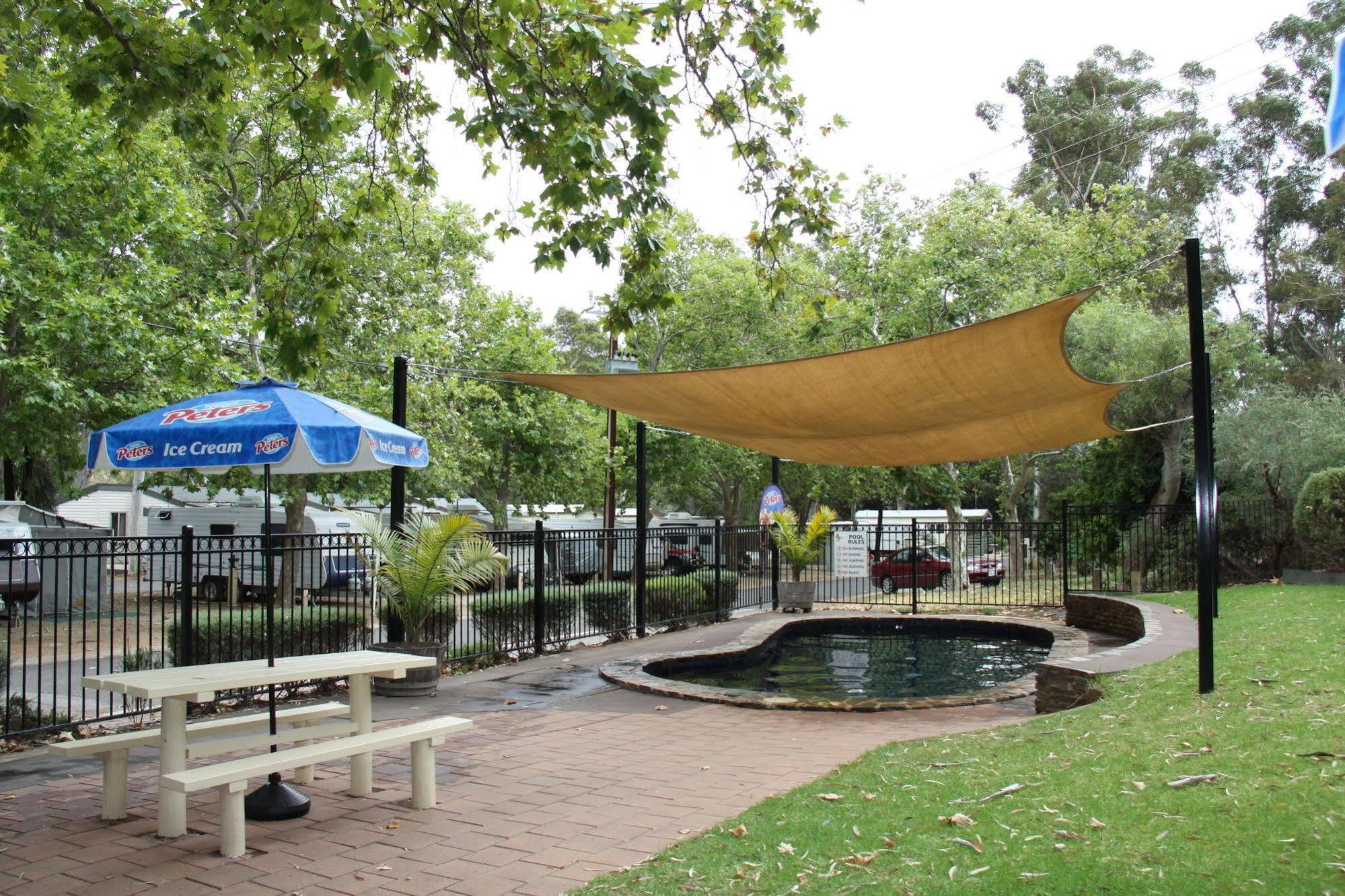 Отель Adelaide Brownhill Creek Tourist Park Экстерьер фото
